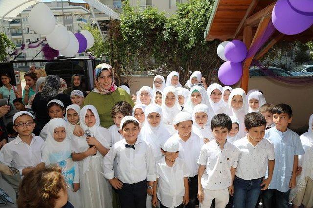 Kur’an-ı Kerime Geçen Öğrencilere Taç Giydirme Töreni Yapıldı