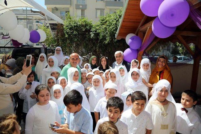 Kur’an-ı Kerime Geçen Öğrencilere Taç Giydirme Töreni Yapıldı