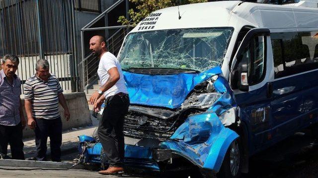 Başkent’te Dolmuş Ego Otobüsüne Çarptı: 9 Yaralı