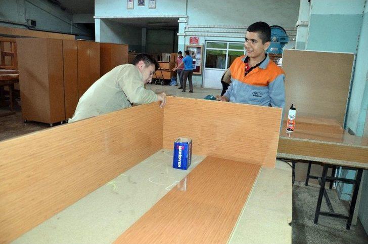 Yaz Tatilinde Okulları İçin Çalışıyorlar G2