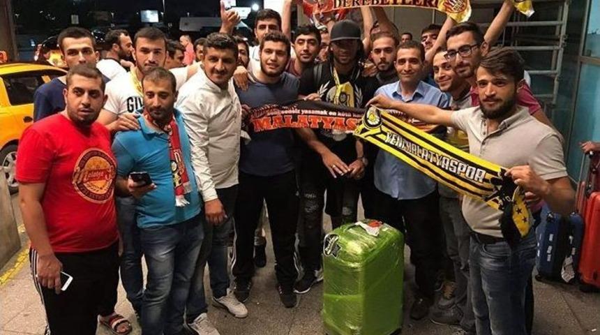 Evkur Yeni Malatyaspor&rsquo;un Yeni Transferi Arturo Mina&rsquo;ya Havaalanında Karşılama