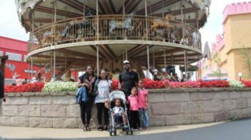 Jermains Lens, &Ccedil;ocuklarıyla İstanbul'un Tadını &Ccedil;ıkarıyor