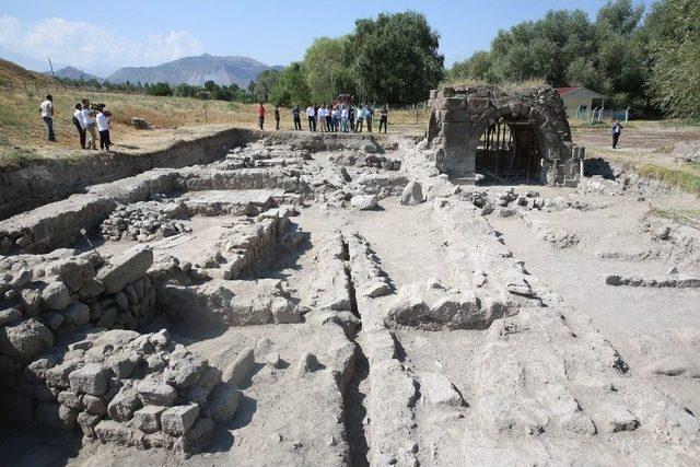 Büyükşehir Tarihi Çalışmalara Destek Veriyor