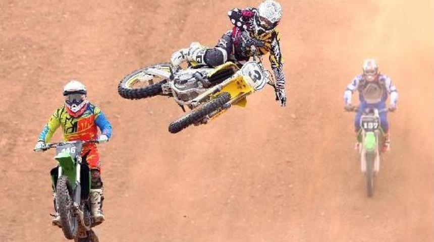 Motokros Heyecanı &Ccedil;atalca'da S&uuml;recek