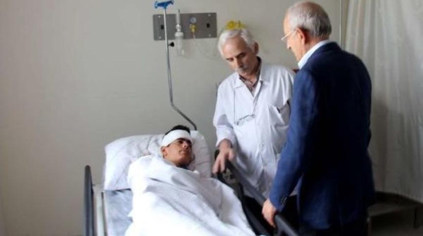 Kılı&ccedil;daroğlu, Trakt&ouml;r Kazasında Annesi Ve 2 Kardeşini Kaybeden Gence Sahip &Ccedil;ıktı