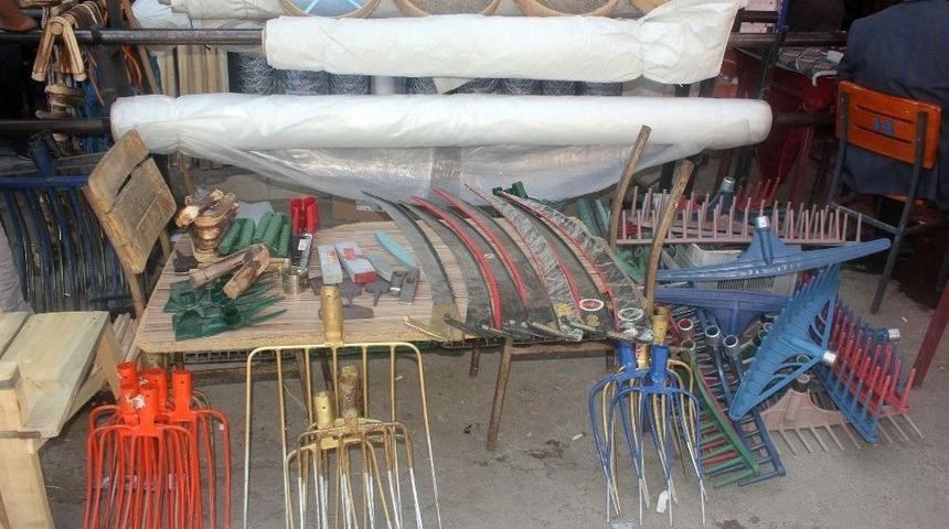 Ağrılılar Tırpandan Vazge&ccedil;miyor