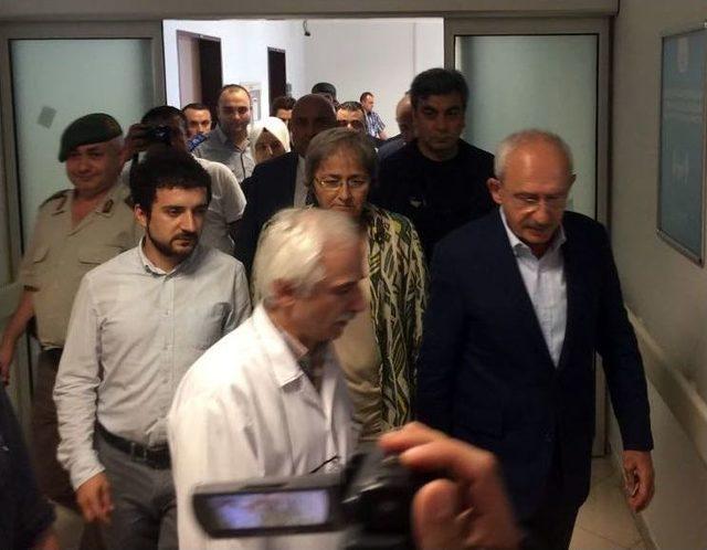 Kemal Kılıçdaroğlu, Traktör Kazasında Yaralanan İşçileri Ziyaret Etti