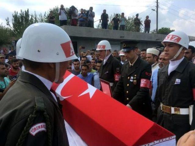 Şehit Uzman Çavuş Abdullah Akdeniz'e Uğurlama Töreni (2)