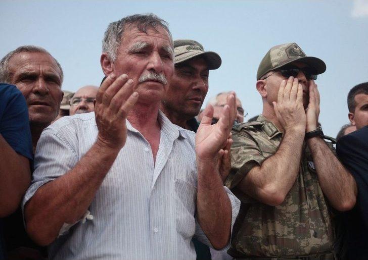 Şehidin Hamile Eşi Tabutuna Sarılarak Ağladı G4