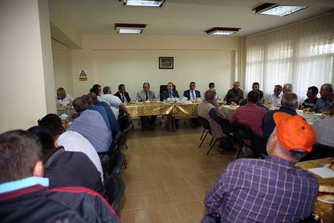 Vali Ali Hamza Pehlivan İl &Ouml;zel İdare Personeliyle Kahvaltıda Bir Araya Geldi