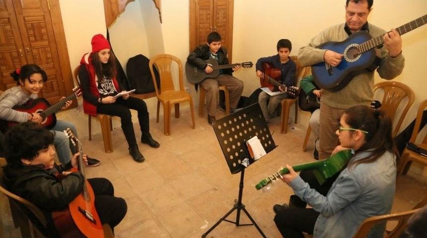 Ey&uuml;p&rsquo;te K&uuml;lt&uuml;r Sanat Eğitimlerinin Kurs Kayıtları Başladı