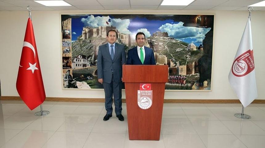 Bing&ouml;l Valisi Ali Mantı, Bayburt Valisi Ali Hamza Pehlivan&rsquo;ı Ziyaret Etti.
