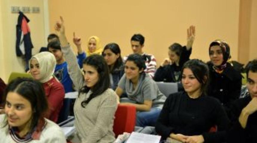 Beyoğlu Gen&ccedil;lik Merkezi &Ouml;ğrencilerin Başarıya Ulaşmasına Destek Oldu