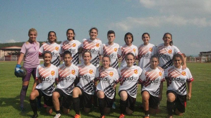 Genç Kızlar Futbol Şampiyonasının İlk Günü Sona Erdi