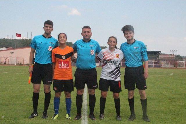 Genç Kızlar Futbol Şampiyonasının İlk Günü Sona Erdi