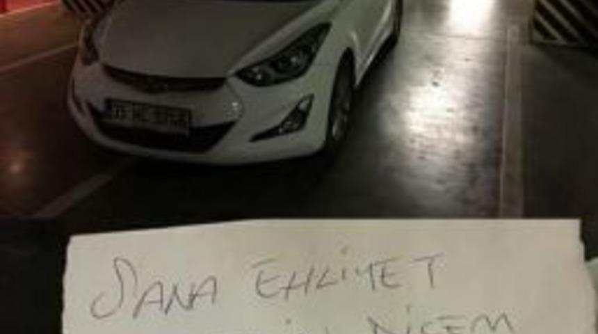 Hatalı Park Yapan S&uuml;r&uuml;c&uuml;y&uuml; Bu Notla Uyardı