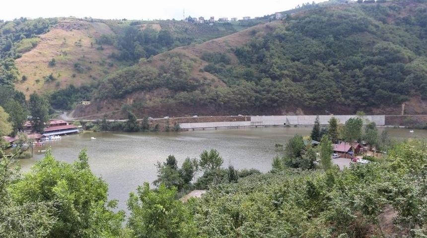 Bakan Soylu&rsquo;nun Talimatının Sera G&ouml;l&uuml;&rsquo;ndeki Beton Perde Yıkımı S&uuml;r&uuml;yor