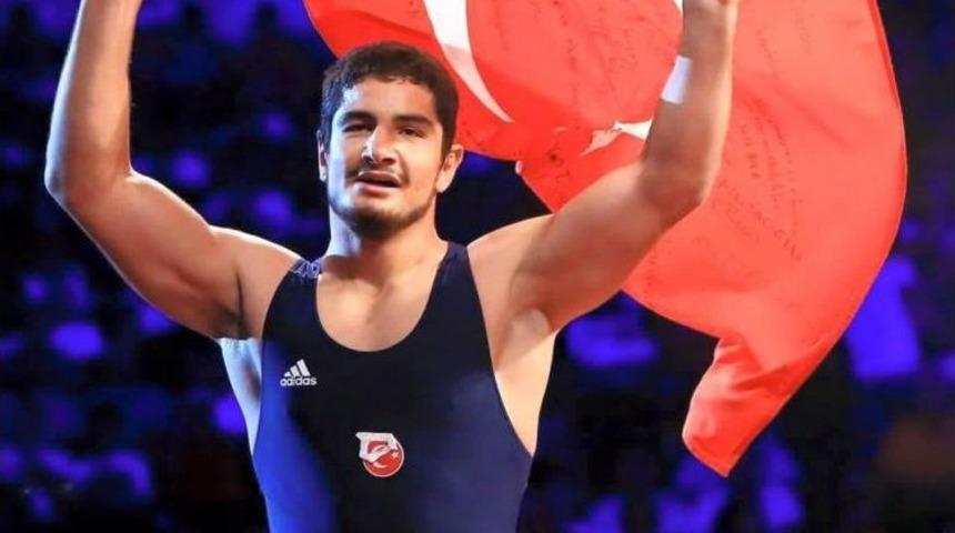 Taha, Yasemin Ve Rıza D&uuml;nyanın Zirvesinde