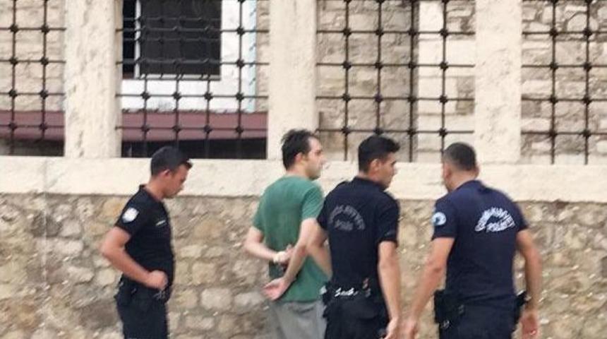 'tacizci' Olduğu Iddiasıyla Tekme Tokat D&ouml;v&uuml;ld&uuml;