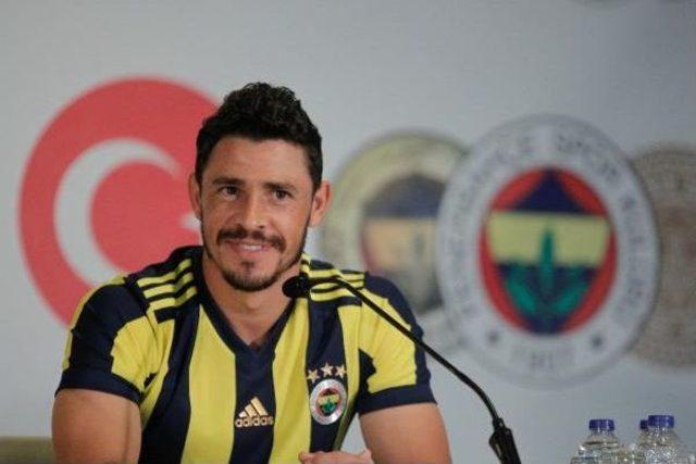 Fenerbahçe Üç Yeni Transferine Imza Attırdı