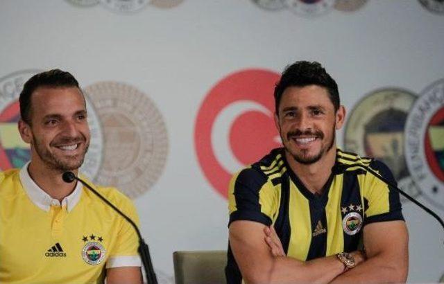 Fenerbahçe Üç Yeni Transferine Imza Attırdı