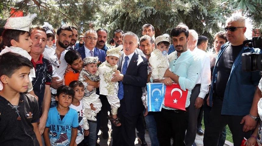 Vali Kam&ccedil;ı S&uuml;nnet T&ouml;renine Katıldı