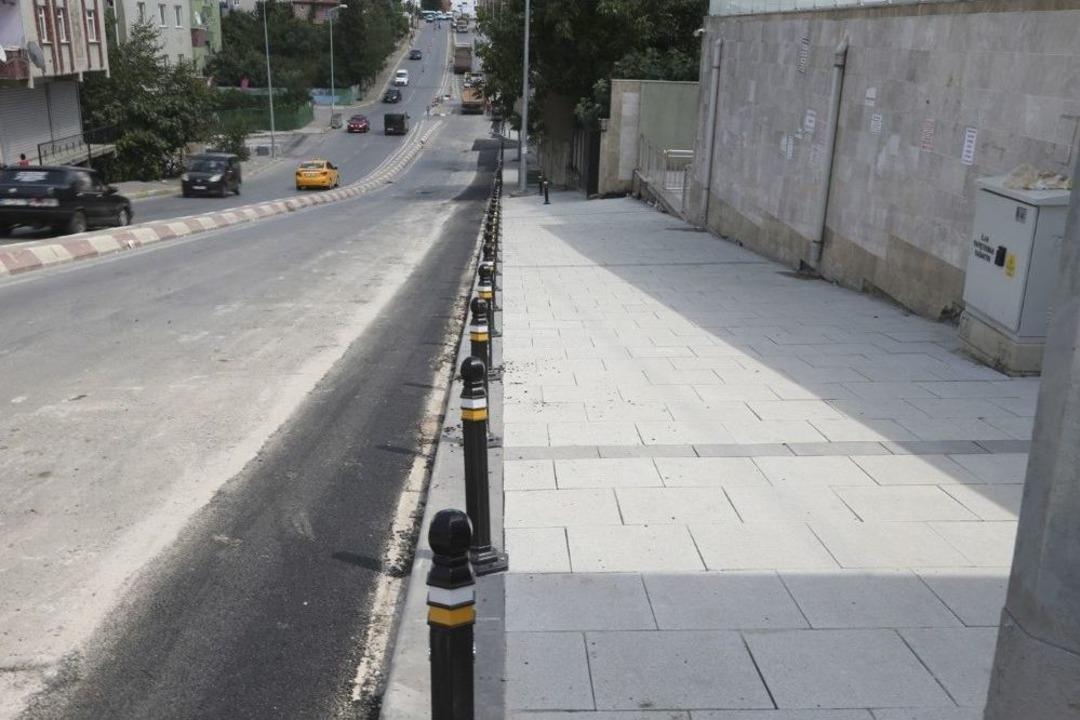 Kaldırım Ve Duvar &Ouml;rme &Ccedil;alışmaları Devam Ediyor