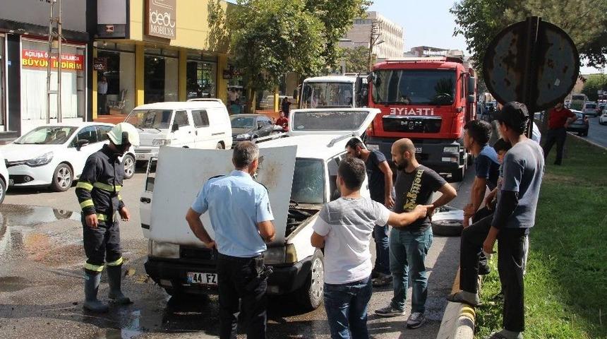 Seyir Halinde Yanan Araç Paniğe Neden Oldu