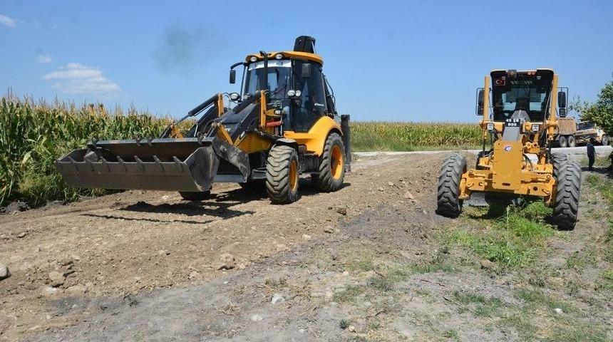 Şehzadeler&rsquo;de Ova Yollarında Hummalı &Ccedil;alışma