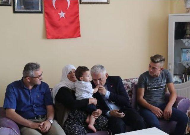 Başbakan Yıldırım'dan Şehit Ailesine Taziye Ziyareti