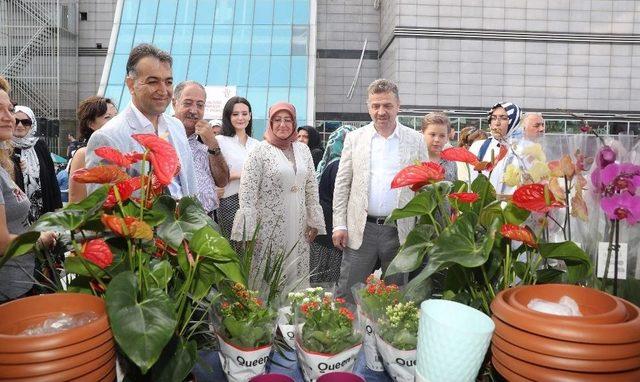 Kurban Bayramı Öncesi Yetimlere Yardım İçin Hayır Festivali Düzenlendi