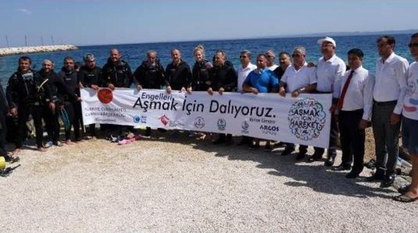 Engelliler 'aşmak I&ccedil;in Hareket' Sloganıyla Dalış Yaptı