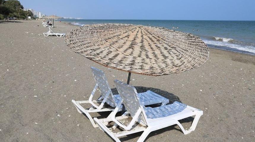 Mezitli Belediyesi&rsquo;nden Vatandaşa &Uuml;cretsiz Şezlong Ve Şemsiye