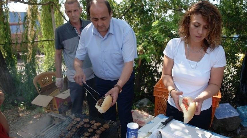 G&uuml;l&uuml;&ccedil; Belediyespor Yaz Futbol Okulu Kapanışı Mangal Partisiyle Yaptı