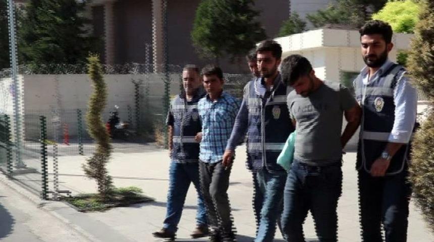 Çalıntı Araçla Hırsızlık Yapan Şahıslar Yakalandı