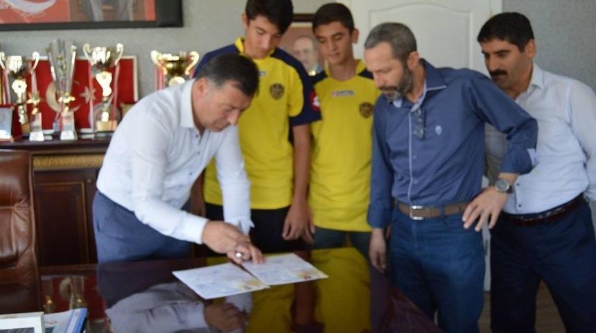 G&ouml;lbaşı Belediyespor&rsquo;dan Ankarag&uuml;c&uuml;&rsquo;ne Transfer