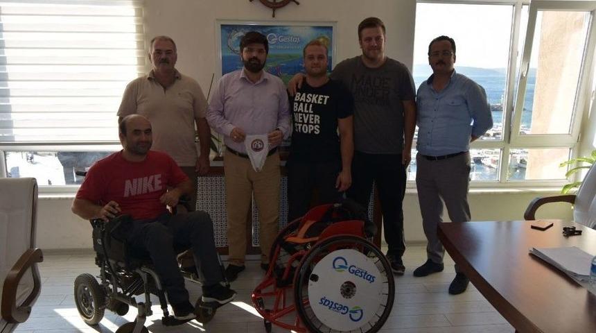 &Ccedil;anakkale Boğazg&uuml;c&uuml;&rsquo;n&uuml;n Yıldızı Davut &Ccedil;alışkan&rsquo;a Yeni Tekerlekli Sandalye