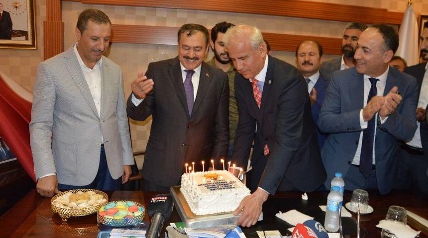 Bakan Eroğlu&rsquo;nun Yaş G&uuml;n&uuml;n&uuml; Kutladılar