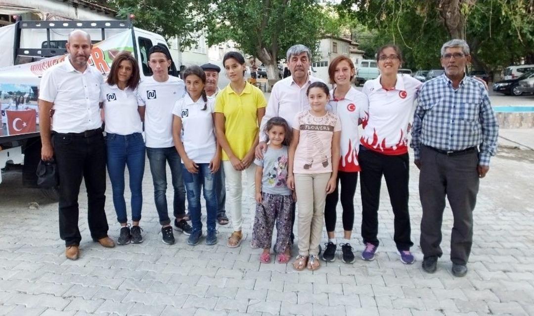 Burhaniyeli Muhsine Şampiyonluğunu Hemşehrileriyle Kutladı