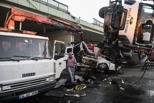 Kadıköy'de Beton Mikseri Köprüden Aracın Üstüne Uçtu : 1 Ölü, 5 Yaralı