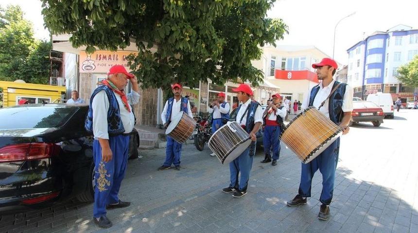 Tarihin En Eski G&uuml;reşlerine Davullu Zurnalı Davet