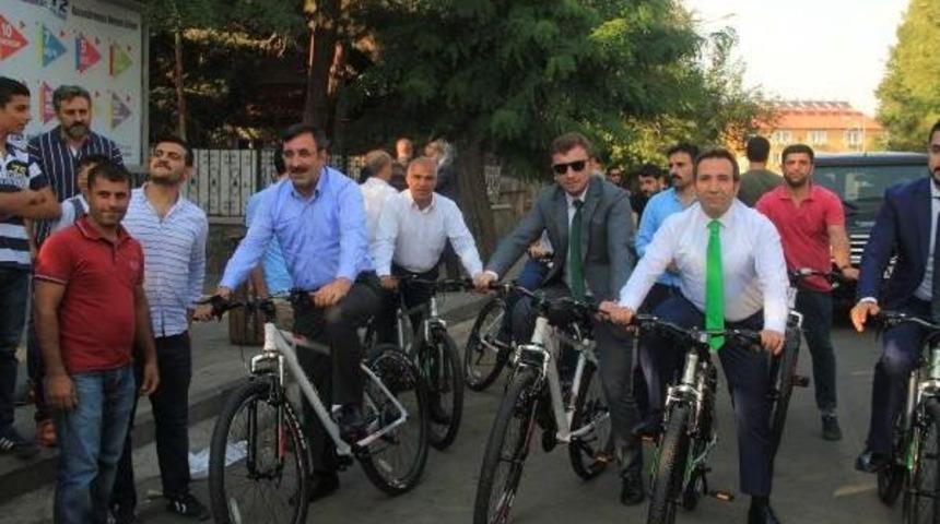 Ak Partili Yılmaz, Bisiklet Ve Tekerlekli Sandalye Dağıttı