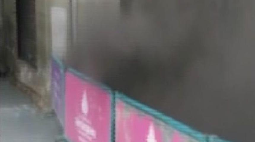 İstiklal Caddesi'ndeki Yeraltı Kablolarında Yangın