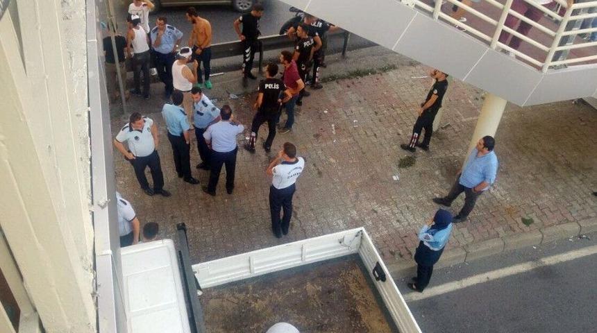 Cevizlibağ&rsquo;da Zabıta Ve Seyyar Satıcı Arasında Arbede