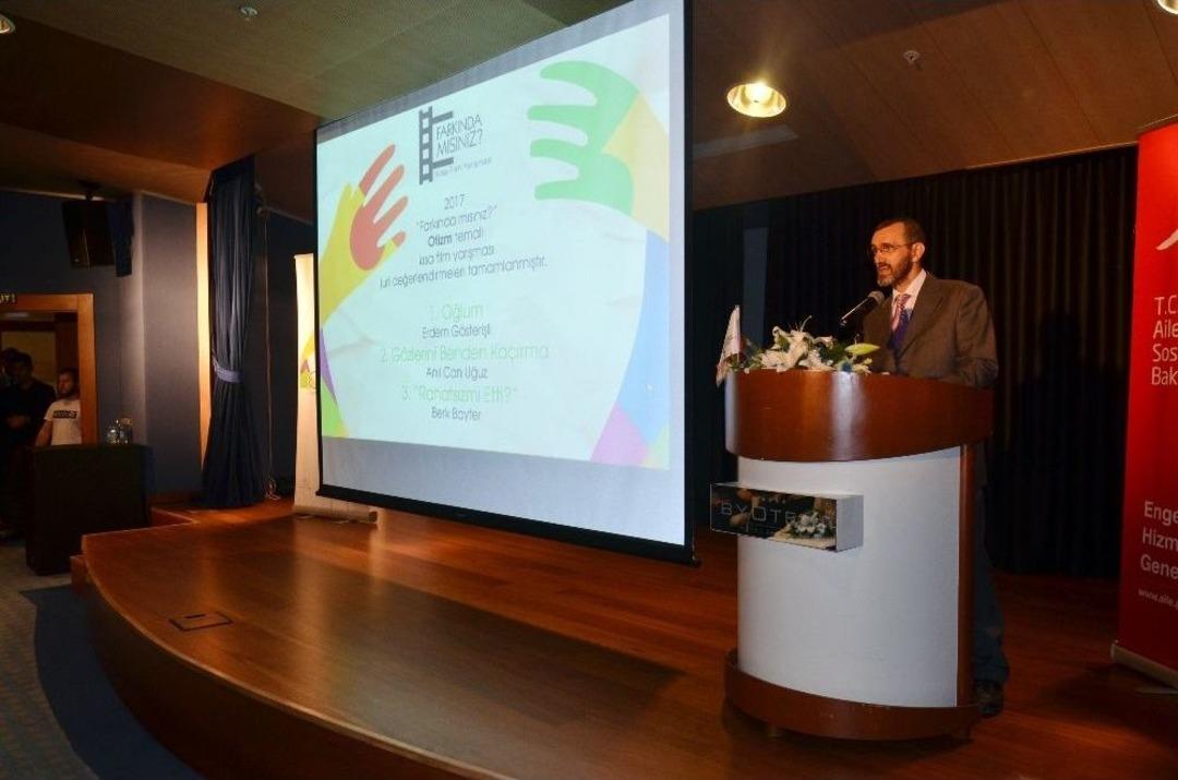 Bakan Kaya, Otizm Farkındalık Filmleri &Ouml;d&uuml;l T&ouml;renine Katıldı