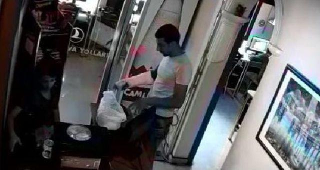  arkadaşın Istiyor  Diye Kandırıp, Aldığı Bağış Kutularıyla Ka&ccedil;tı 2