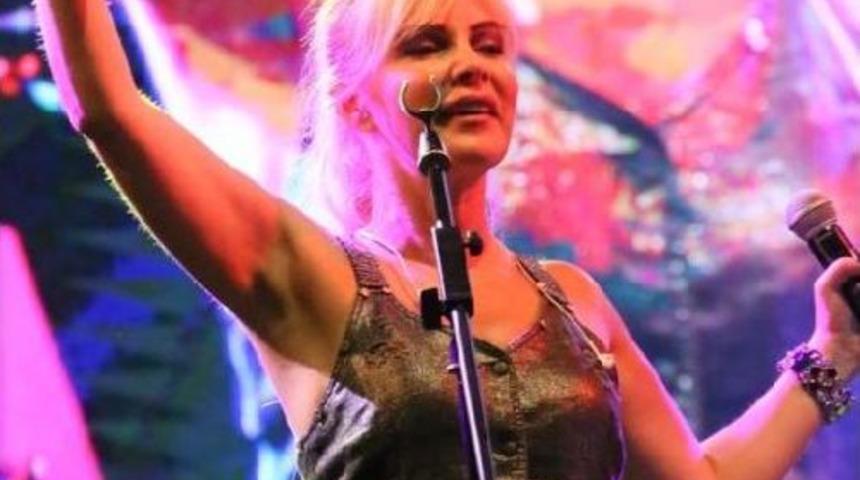 &Ouml;m&uuml;r Gedik Hayranlarını Coşturdu