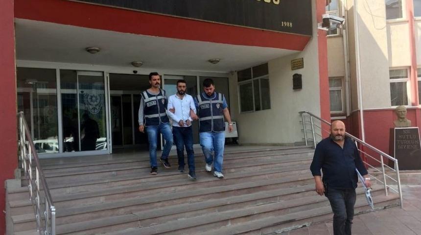 Fet&ouml; Dolandırıcısı Sahte Kimlikle Yakalandı