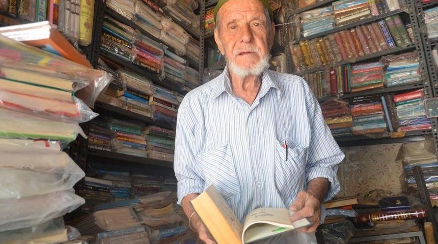 (&ouml;zel Haber) Hayatını Kitaplara Adadı