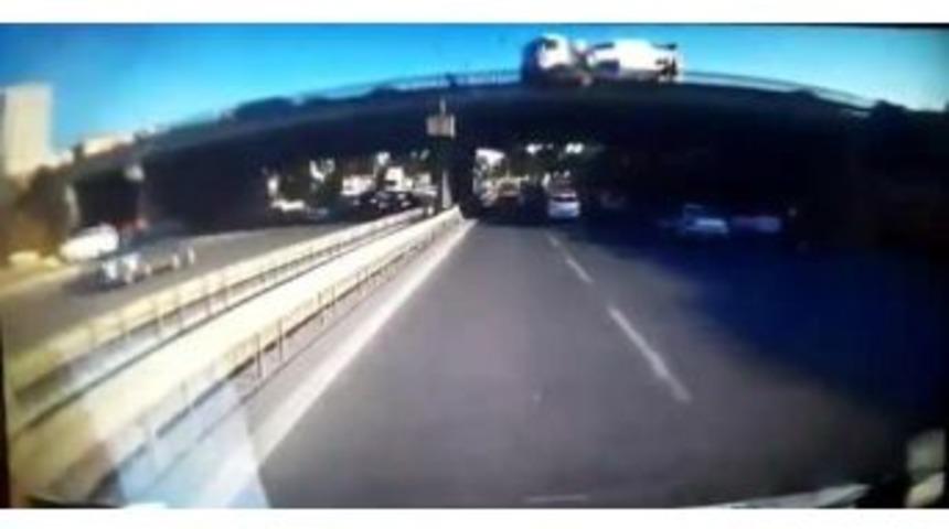 (&ouml;zel Haber) Beton Mikseri K&ouml;pr&uuml; &Uuml;zerinden B&ouml;yle D&uuml;şt&uuml;